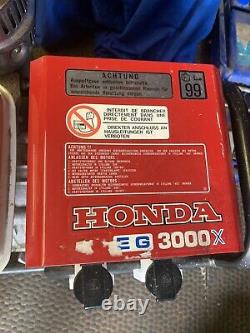 Générateur à essence Honda EG 3000x en très bon état, démarre au premier coup de tirette.